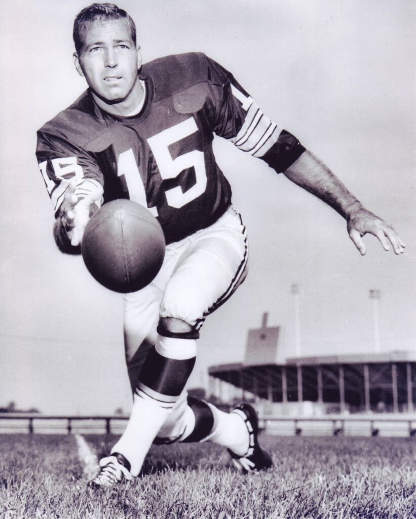 A vintage black and white photo of Packers quarterback Bart Starr.