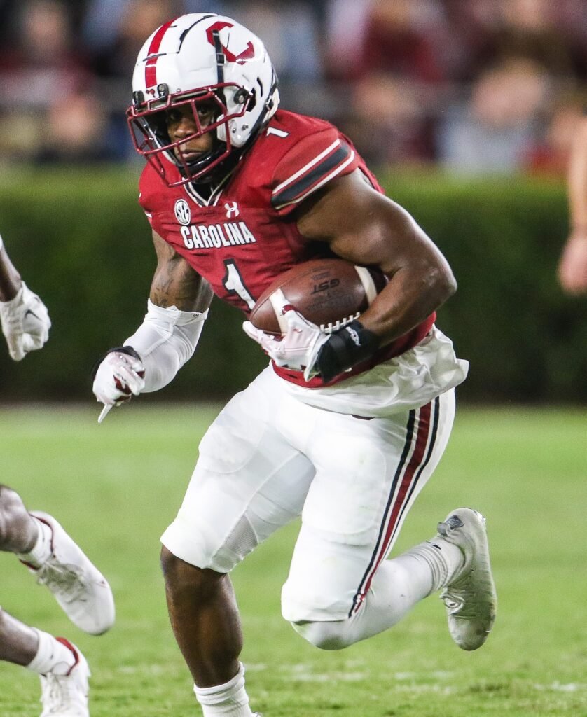 MarShawn Lloyd carries the ball during a college game at South Carolina.